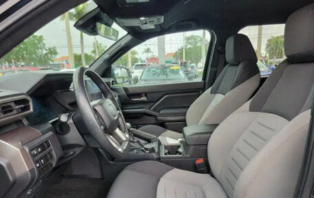 Toyota Tacoma, 2024 год, 6 050 000 рублей, 10 фотография