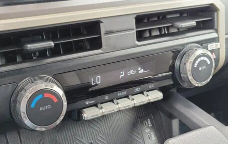 Toyota Tacoma, 2024 год, 6 050 000 рублей, 24 фотография