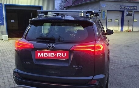 Toyota RAV4, 2015 год, 2 950 000 рублей, 4 фотография