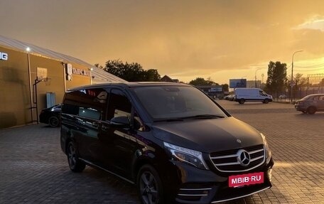 Mercedes-Benz V-Класс, 2019 год, 3 900 000 рублей, 3 фотография