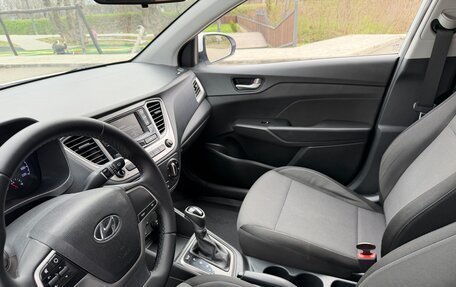 Hyundai Solaris II рестайлинг, 2019 год, 949 900 рублей, 10 фотография