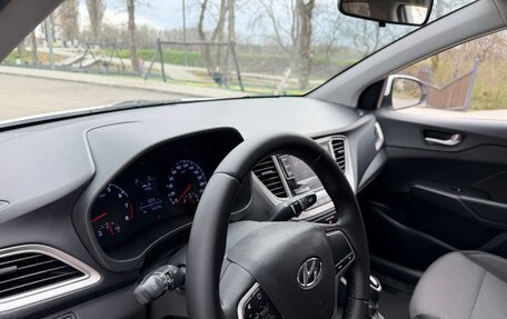 Hyundai Solaris II рестайлинг, 2019 год, 949 900 рублей, 9 фотография