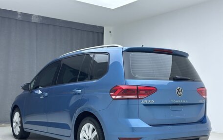 Volkswagen Touran III, 2022 год, 2 170 000 рублей, 4 фотография