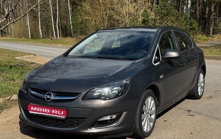 Opel Astra J, 2013 год, 800 000 рублей, 1 фотография
