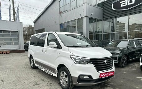 Hyundai Grand Starex Grand Starex I рестайлинг 2, 2019 год, 3 499 000 рублей, 4 фотография