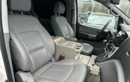 Hyundai Grand Starex Grand Starex I рестайлинг 2, 2019 год, 3 499 000 рублей, 17 фотография