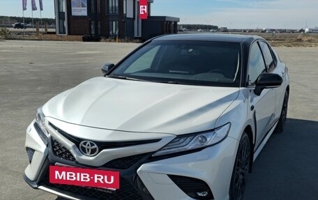 Toyota Camry, 2021 год, 5 990 000 рублей, 4 фотография