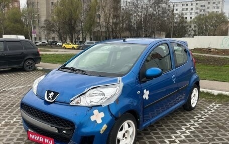 Peugeot 107 I рестайлинг, 2010 год, 300 000 рублей, 2 фотография