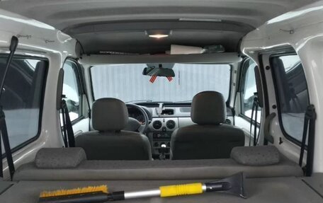 Renault Kangoo II рестайлинг, 2005 год, 400 000 рублей, 22 фотография