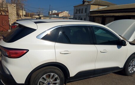 Ford Escape, 2020 год, 2 050 000 рублей, 3 фотография