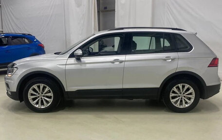 Volkswagen Tiguan II, 2018 год, 1 889 000 рублей, 2 фотография