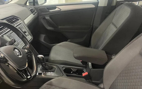 Volkswagen Tiguan II, 2018 год, 1 889 000 рублей, 9 фотография