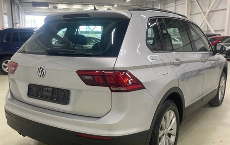 Volkswagen Tiguan II, 2018 год, 1 889 000 рублей, 8 фотография