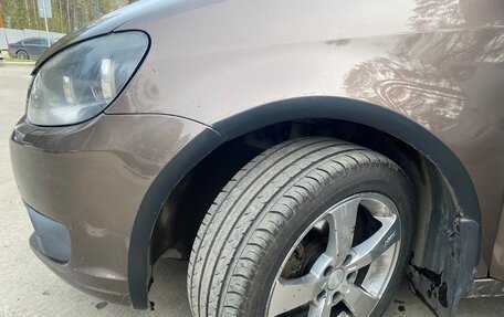 Volkswagen Touran III, 2010 год, 650 000 рублей, 4 фотография