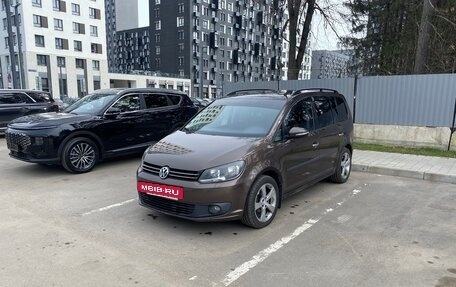 Volkswagen Touran III, 2010 год, 650 000 рублей, 2 фотография