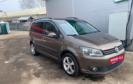 Volkswagen Touran III, 2010 год, 650 000 рублей, 5 фотография