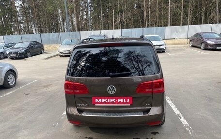 Volkswagen Touran III, 2010 год, 650 000 рублей, 3 фотография