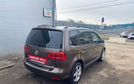 Volkswagen Touran III, 2010 год, 650 000 рублей, 6 фотография