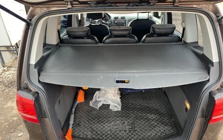 Volkswagen Touran III, 2010 год, 650 000 рублей, 22 фотография