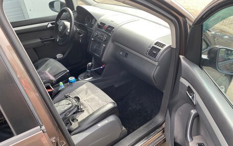 Volkswagen Touran III, 2010 год, 650 000 рублей, 17 фотография