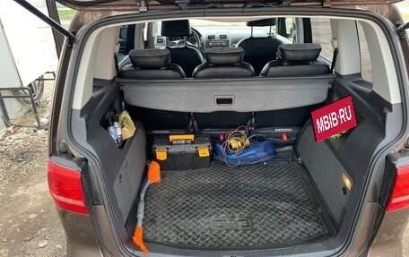 Volkswagen Touran III, 2010 год, 650 000 рублей, 21 фотография