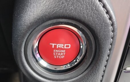 Toyota Land Cruiser Prado 150 рестайлинг 2, 2019 год, 3 650 000 рублей, 2 фотография