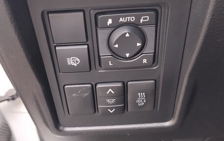 Toyota Land Cruiser Prado 150 рестайлинг 2, 2019 год, 3 650 000 рублей, 20 фотография