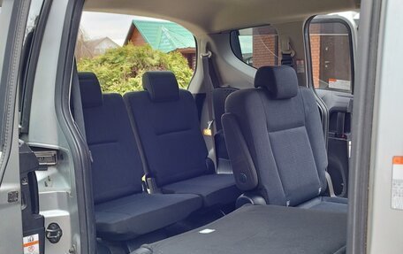 Toyota Sienta II, 2015 год, 1 300 000 рублей, 18 фотография