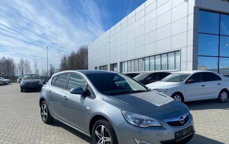 Opel Astra J, 2010 год, 620 000 рублей, 2 фотография