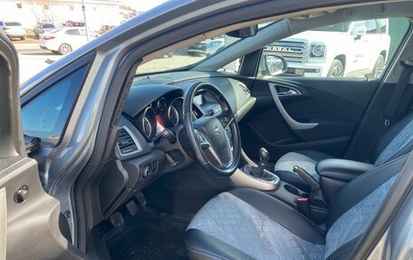 Opel Astra J, 2010 год, 620 000 рублей, 16 фотография