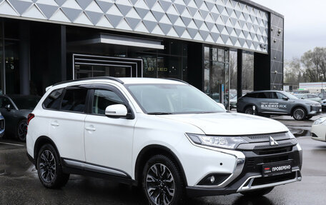 Mitsubishi Outlander III рестайлинг 3, 2021 год, 2 480 000 рублей, 3 фотография