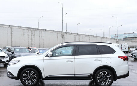 Mitsubishi Outlander III рестайлинг 3, 2021 год, 2 480 000 рублей, 8 фотография