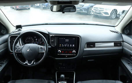 Mitsubishi Outlander III рестайлинг 3, 2021 год, 2 480 000 рублей, 12 фотография