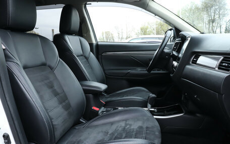 Mitsubishi Outlander III рестайлинг 3, 2021 год, 2 480 000 рублей, 14 фотография