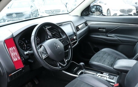 Mitsubishi Outlander III рестайлинг 3, 2021 год, 2 480 000 рублей, 13 фотография