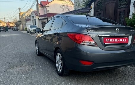 Hyundai Solaris II рестайлинг, 2011 год, 630 000 рублей, 5 фотография