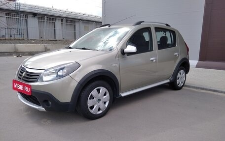 Renault Sandero I, 2013 год, 798 000 рублей, 2 фотография