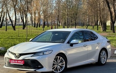 Toyota Camry, 2019 год, 2 900 000 рублей, 4 фотография