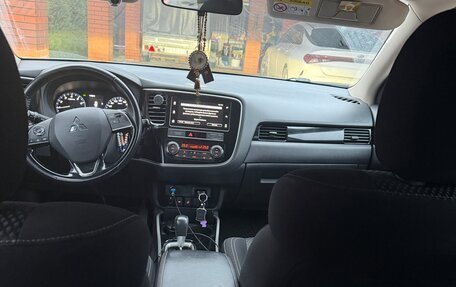 Mitsubishi Outlander III рестайлинг 3, 2019 год, 2 050 000 рублей, 9 фотография