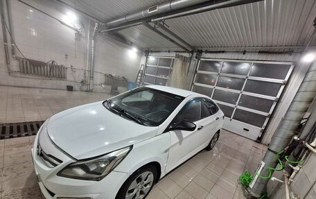 Hyundai Solaris II рестайлинг, 2015 год, 465 000 рублей, 1 фотография