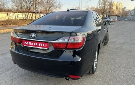 Toyota Camry, 2017 год, 2 300 000 рублей, 4 фотография
