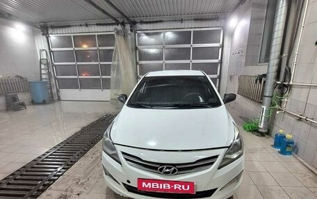 Hyundai Solaris II рестайлинг, 2015 год, 465 000 рублей, 3 фотография