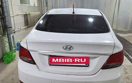 Hyundai Solaris II рестайлинг, 2015 год, 465 000 рублей, 2 фотография