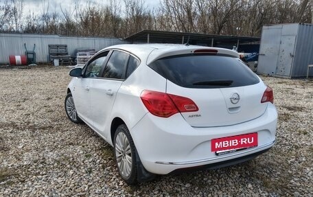 Opel Astra J, 2013 год, 6 900 008 рублей, 3 фотография