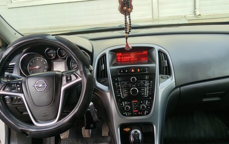 Opel Astra J, 2013 год, 6 900 008 рублей, 2 фотография