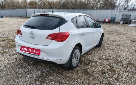 Opel Astra J, 2013 год, 6 900 008 рублей, 4 фотография