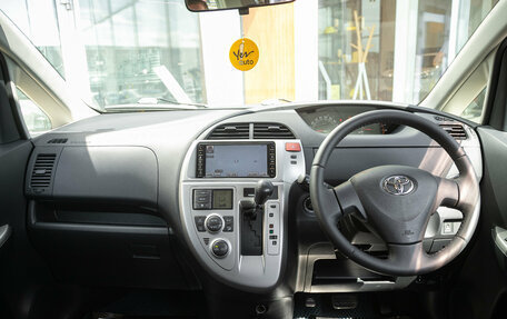 Toyota Ractis I, 2010 год, 775 000 рублей, 18 фотография