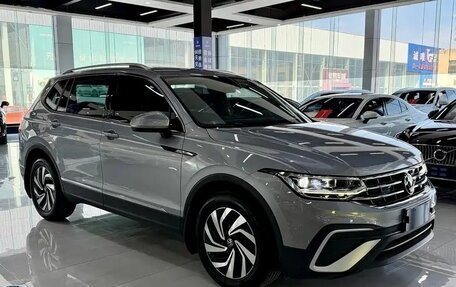 Volkswagen Tiguan II, 2023 год, 2 950 000 рублей, 3 фотография