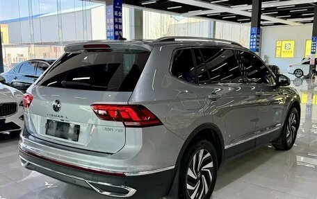 Volkswagen Tiguan II, 2023 год, 2 950 000 рублей, 6 фотография