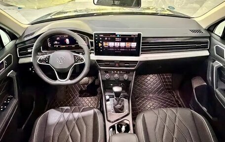 Volkswagen Tiguan II, 2023 год, 2 950 000 рублей, 9 фотография